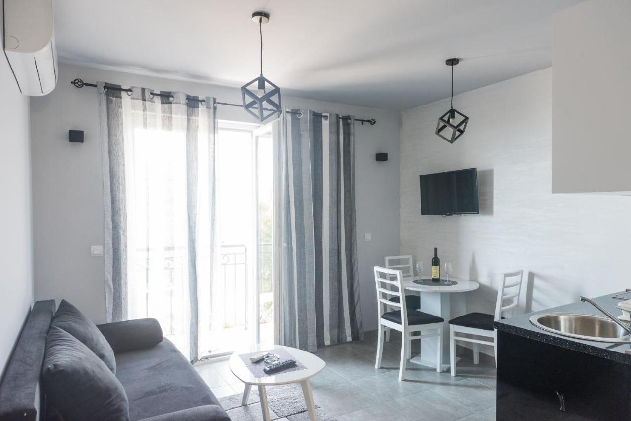 " Tiamat " Apartmani Τίβατ Εξωτερικό φωτογραφία