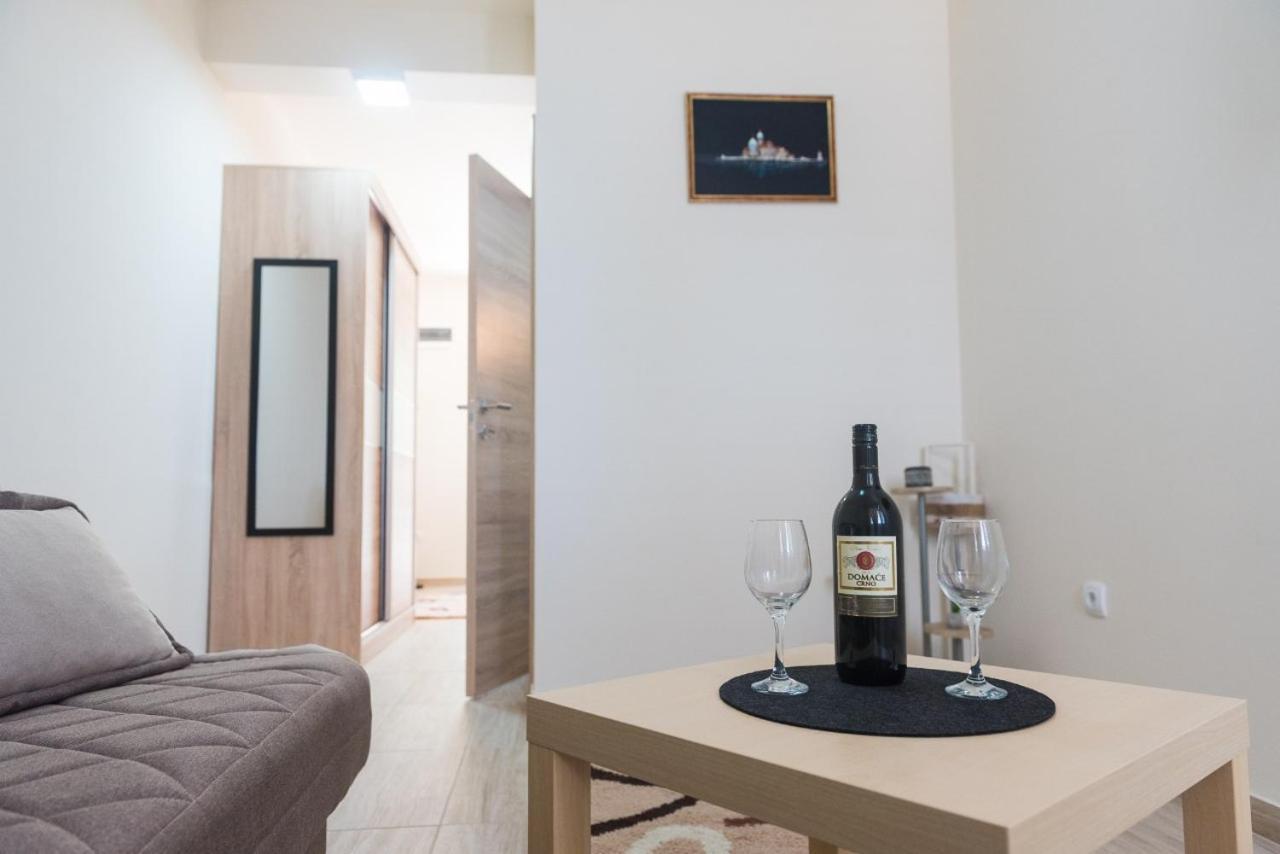 " Tiamat " Apartmani Τίβατ Εξωτερικό φωτογραφία